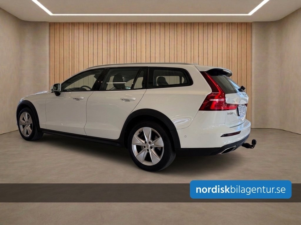Volvo V60 Cross Country D4 Momentum 2019, bild 3/10