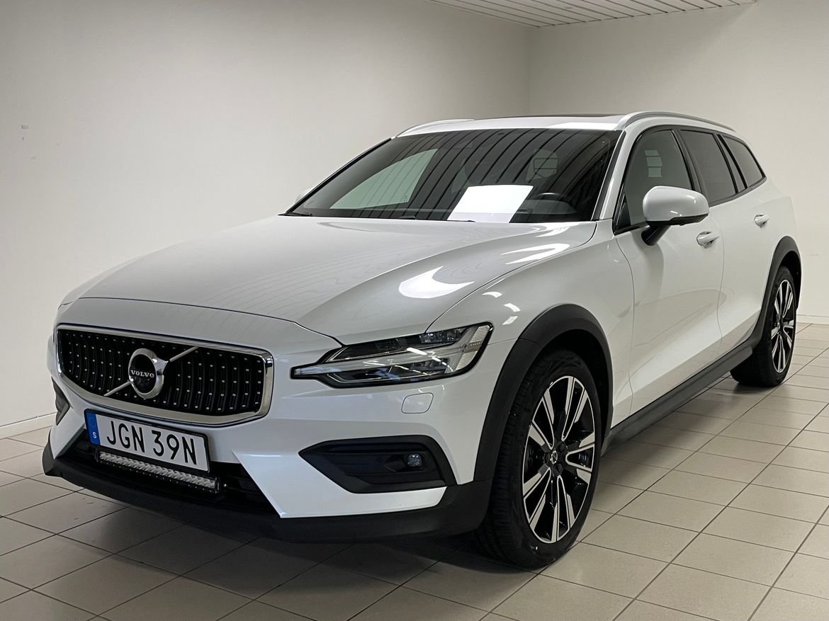Volvo V60 Cross Country B4