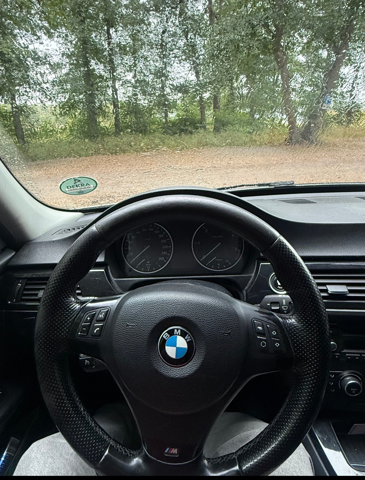 BMW 320d 2011, bild 4/6