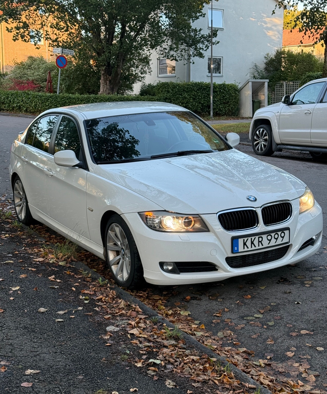 BMW 320d 2011, bild 2/6