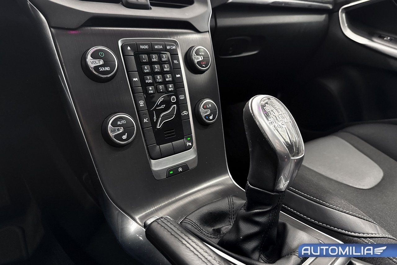 Volvo V40 T3 Momentum 2014, photo 9/10