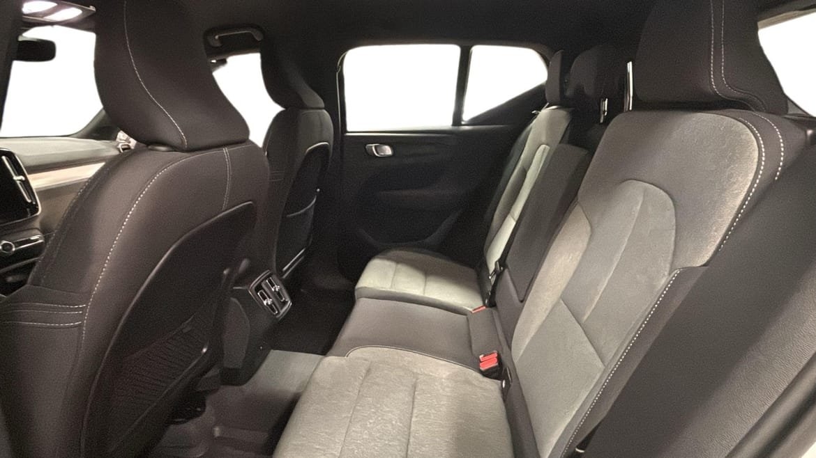 Volvo XC40 B4 Plus Dark 2026, photo 7/10