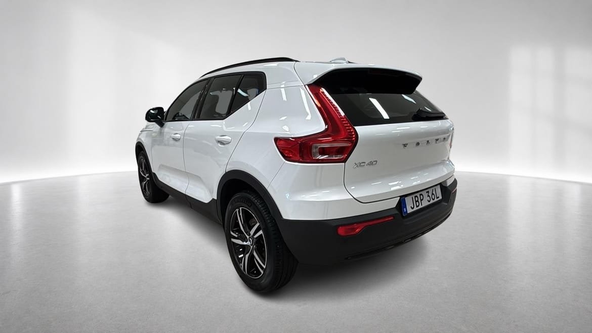 Volvo XC40 B4 Plus Dark 2026, photo 3/10