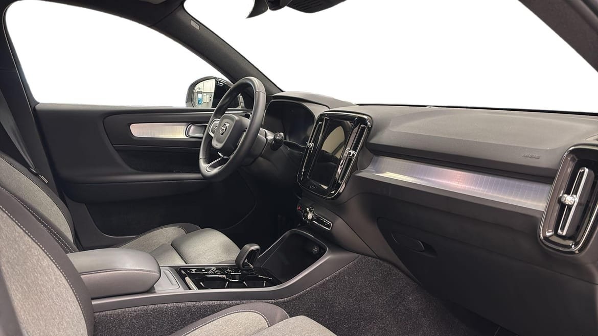 Volvo XC40 B4 Plus Dark 2026, photo 5/10