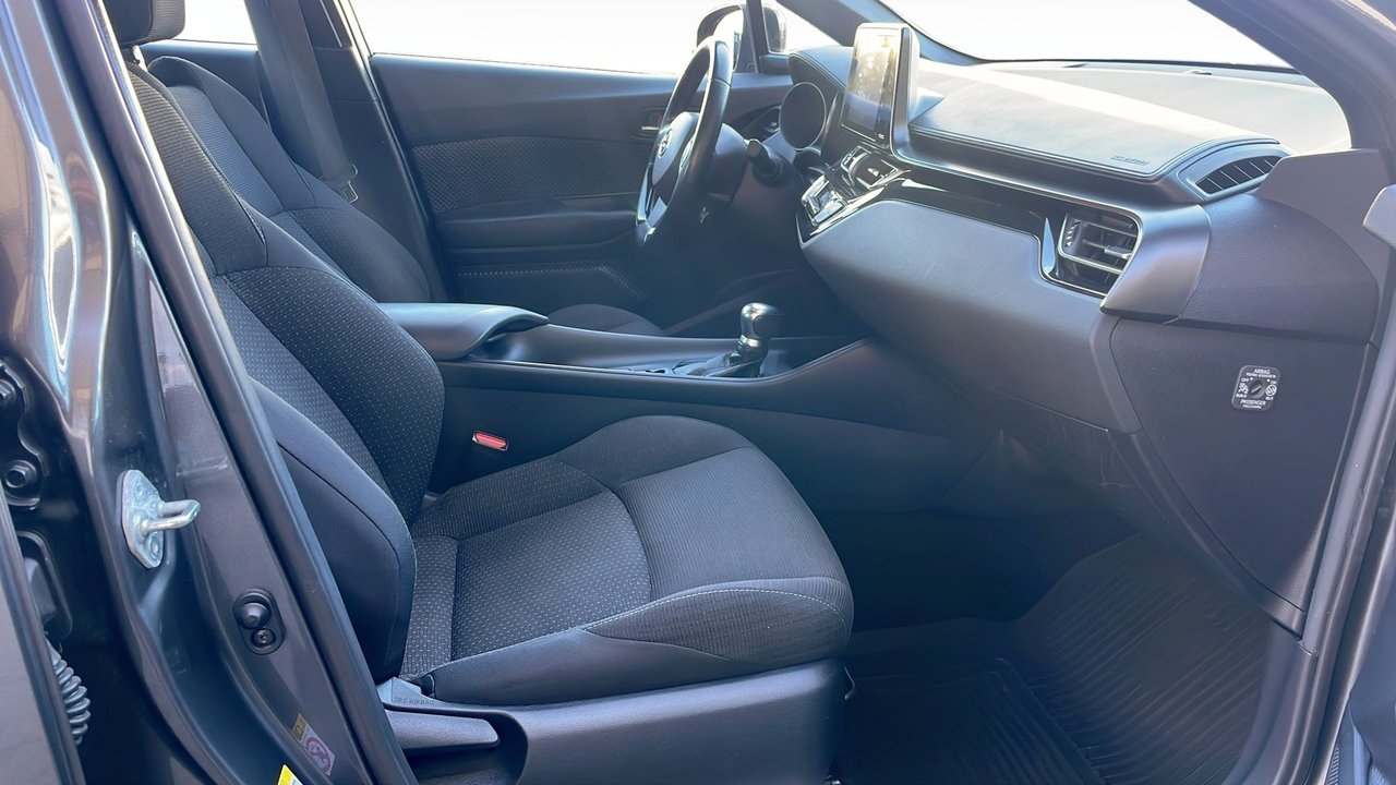 Toyota C-HR 1.8 Hybrid Active 2017, bild 3/9