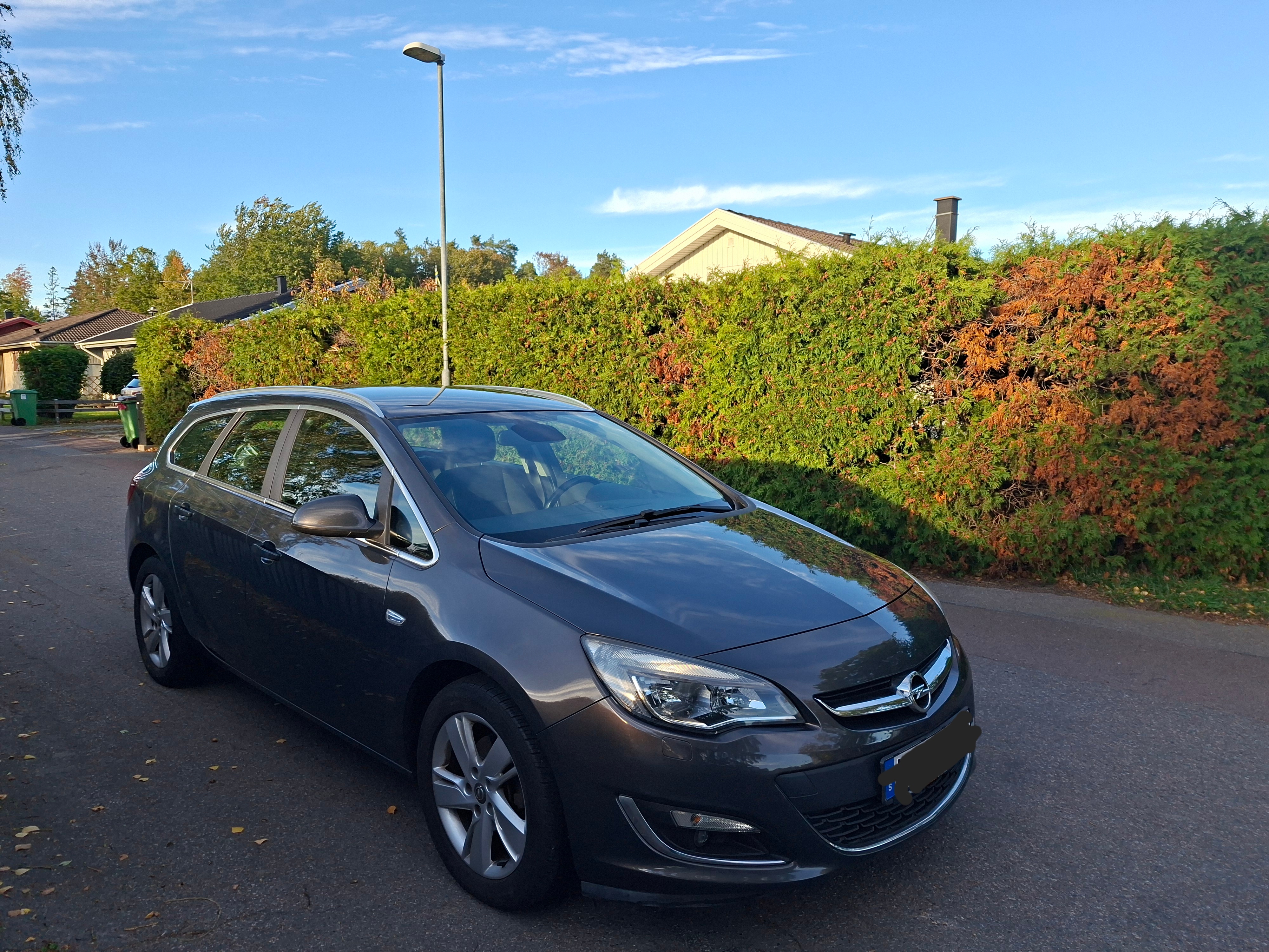 Opel Astra 1.7 CDTI 2013, bild 2/10