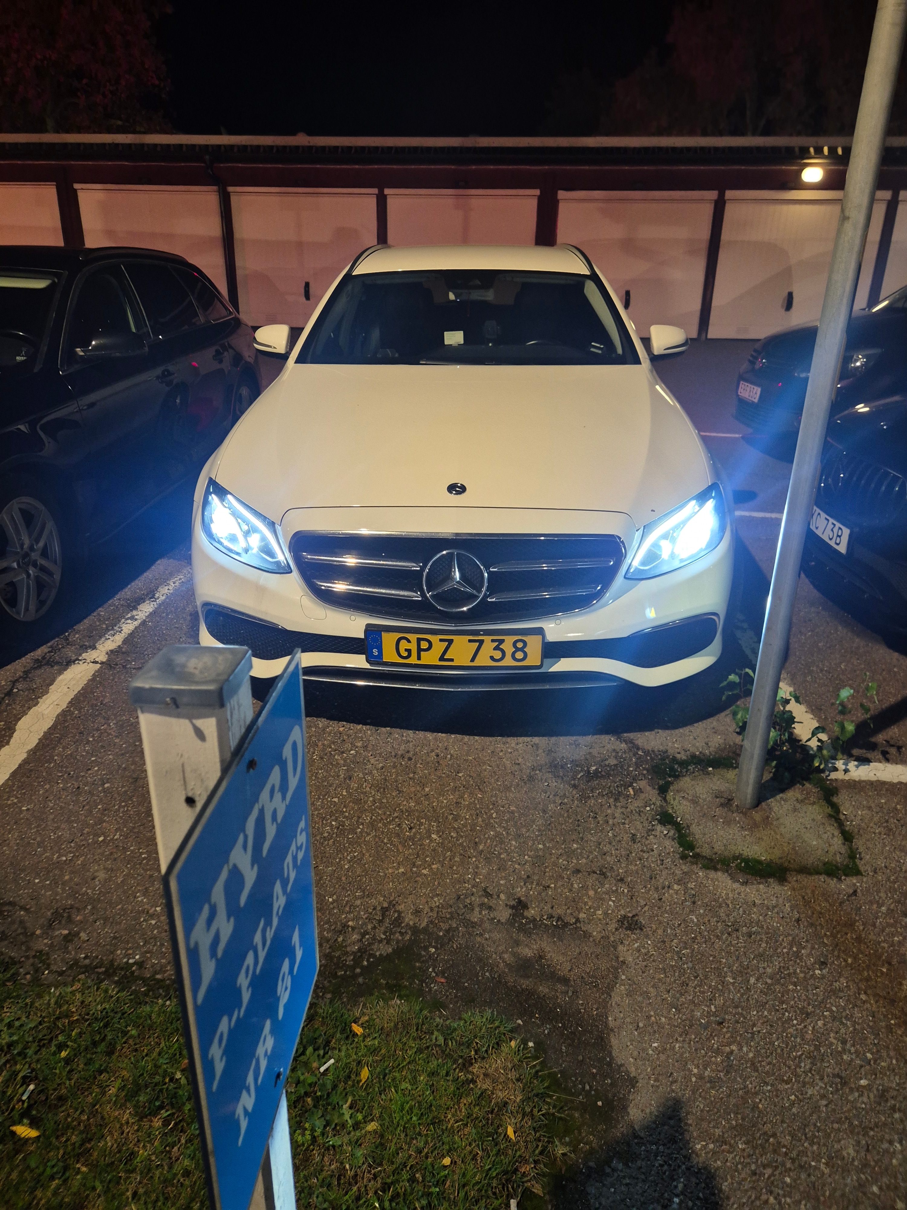 Mercedes-Benz E 200 T d 9G-Tronic 2019, bild 2/2