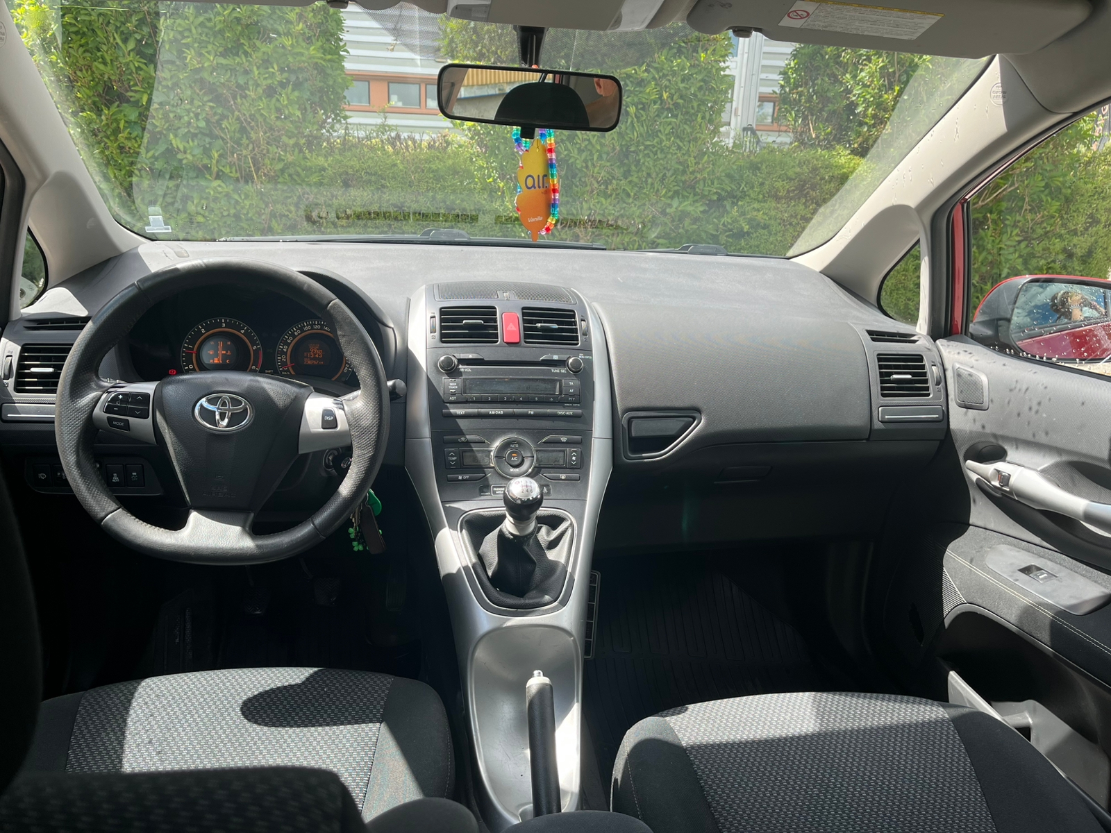 Toyota Auris 1.4 D-4D 2011, bild 2/7