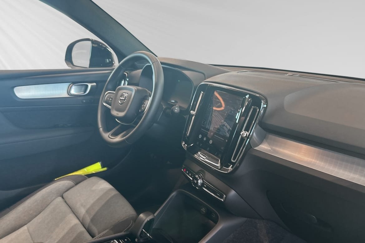 Volvo XC40 B4 Plus Dark 2026, kuva 9/10