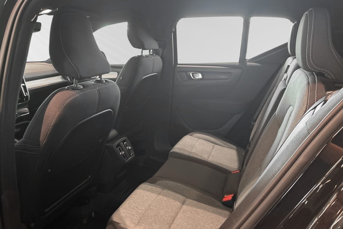 Volvo XC40 B4 Plus Dark 2026, bild 7/10