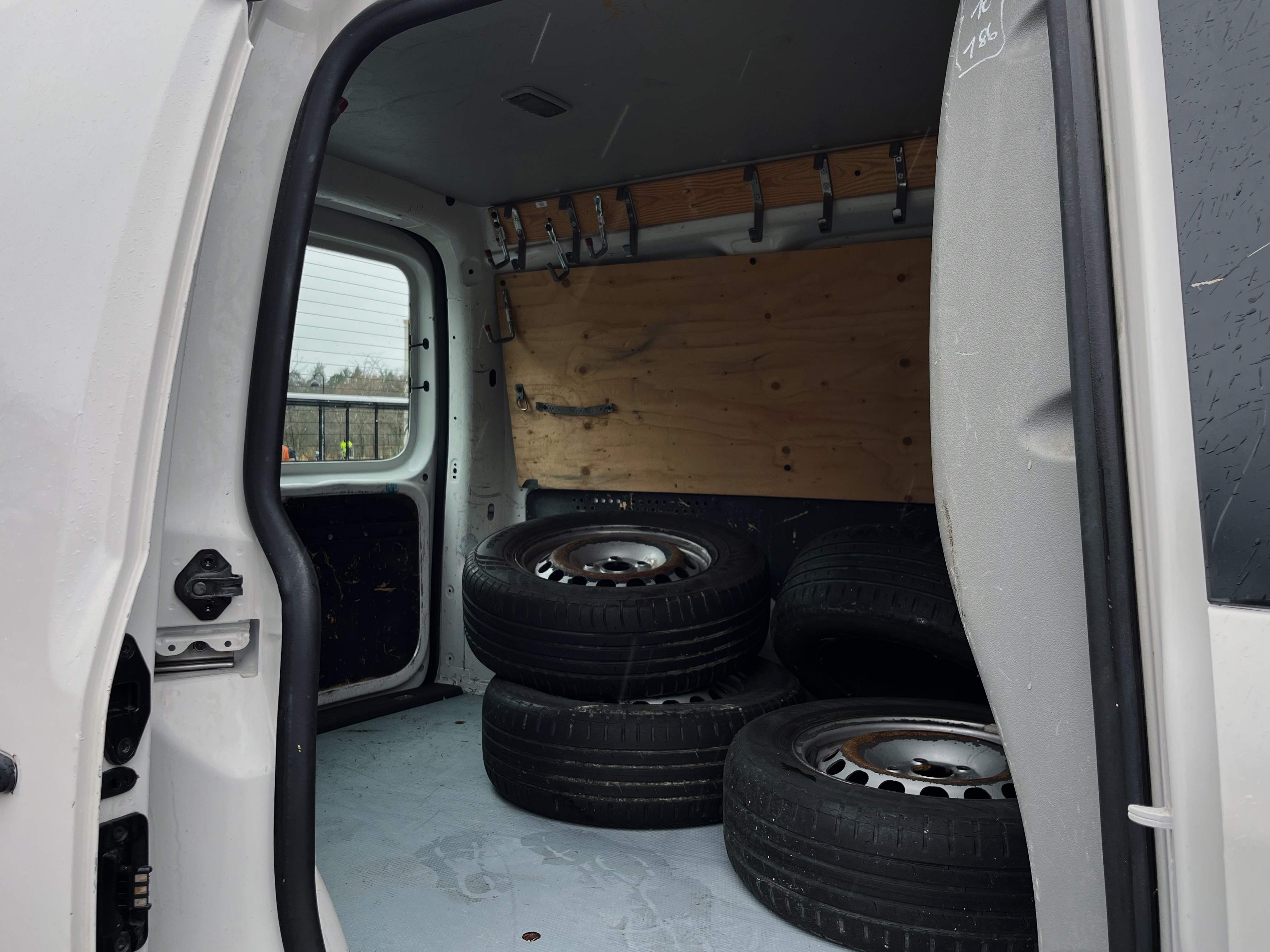 Volkswagen Caddy 1.6 TDI 2012, kuva 8/8