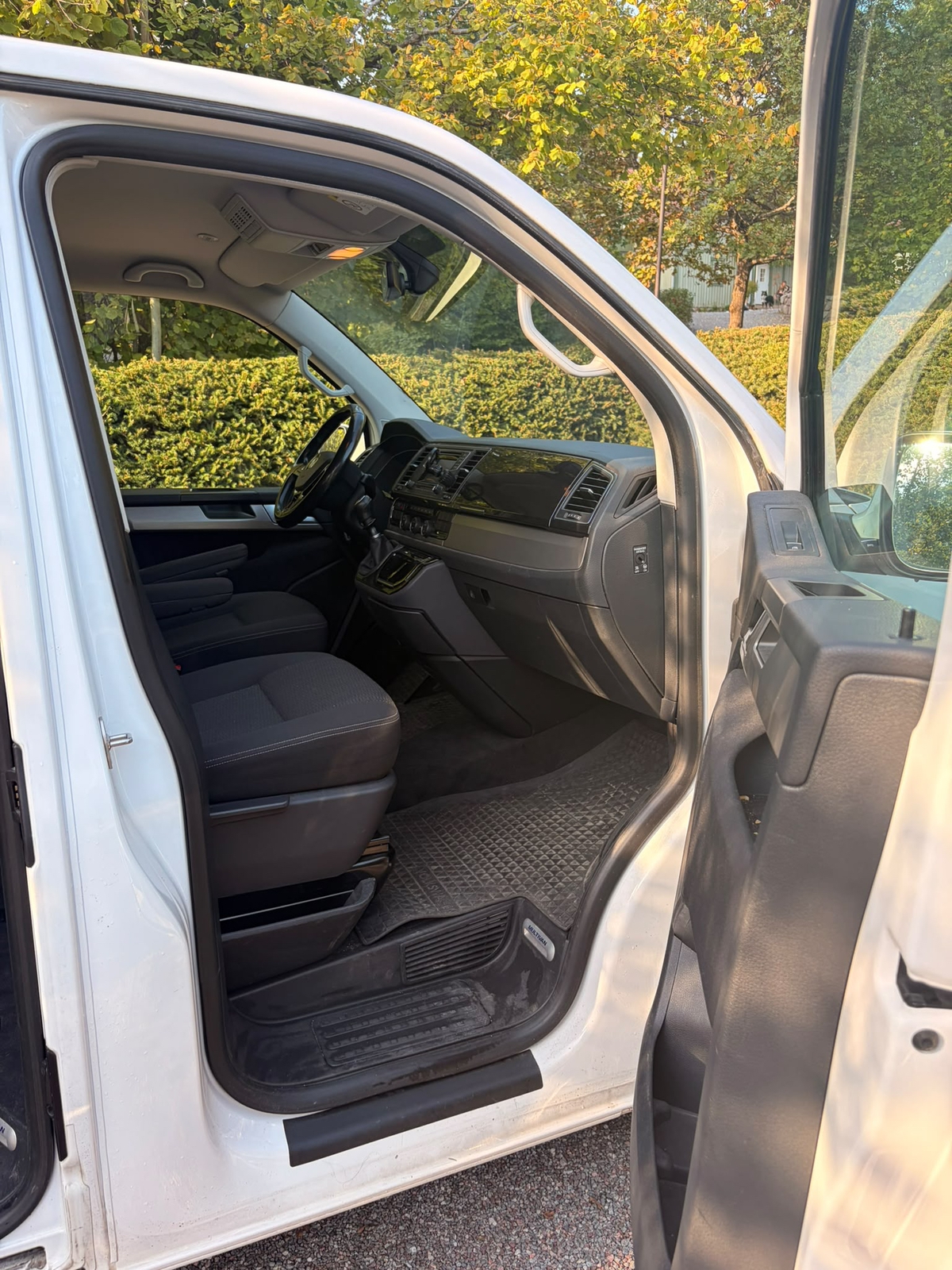 Volkswagen Multivan 2017, bild 4/10
