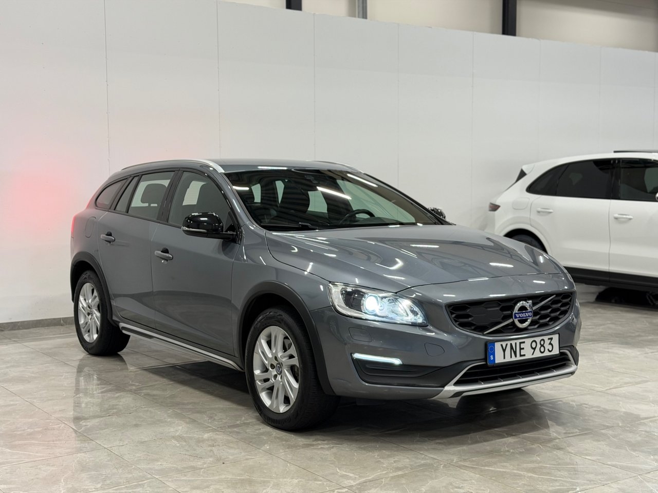 Volvo V60 Cross Country D3 Plus Classic 2018, bild 2/10
