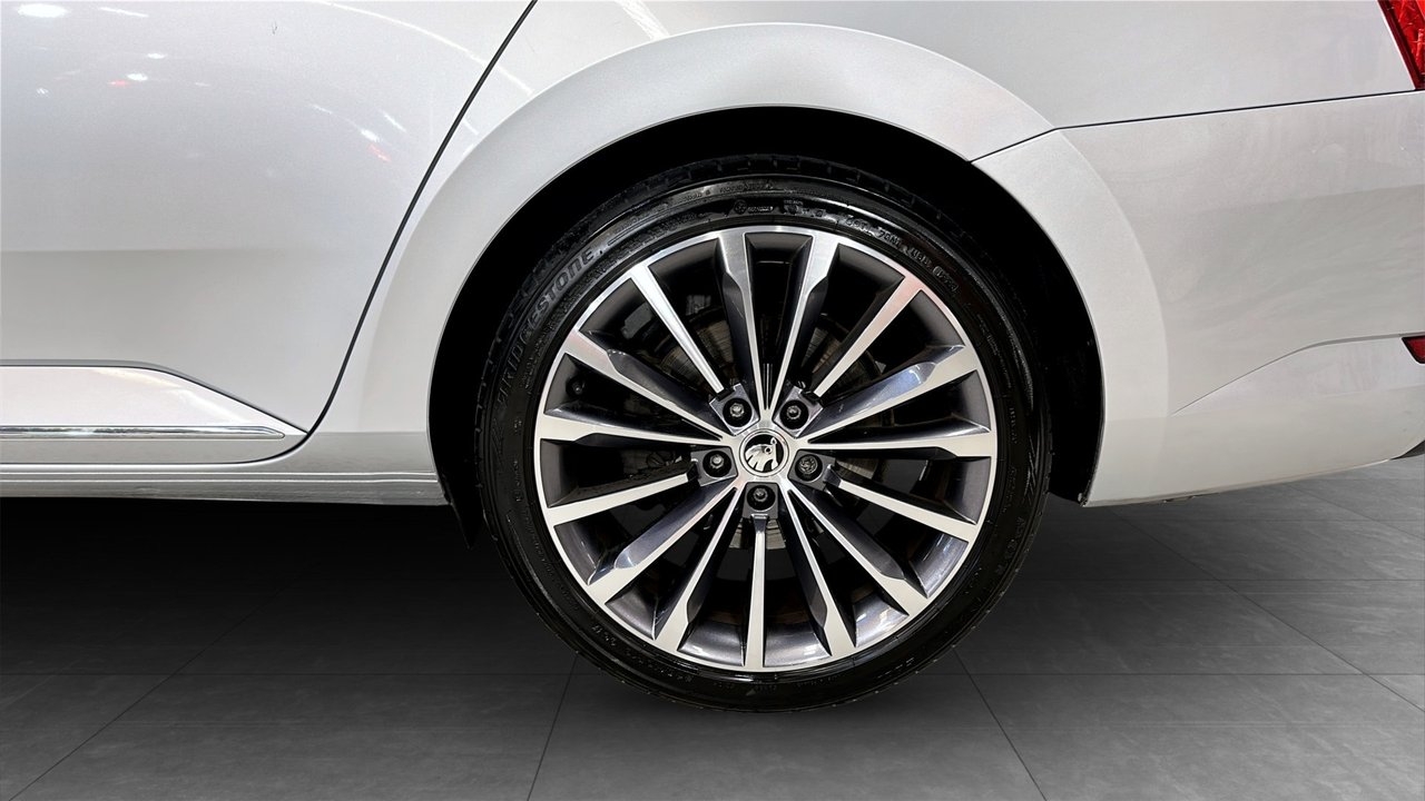 Skoda Superb 2.0 TDI L&K 2023, bild 6/10