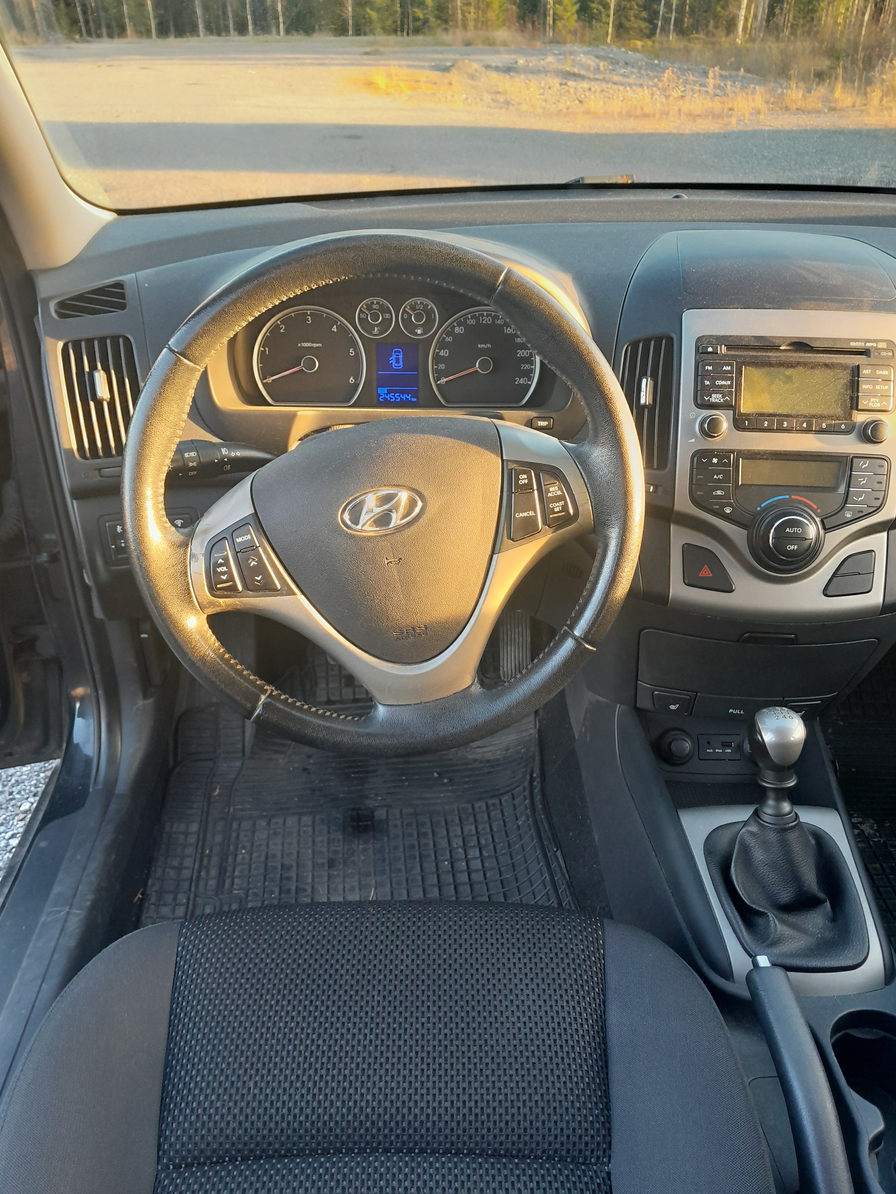 Hyundai i30 1.6 CRDi 2010, bild 4/10