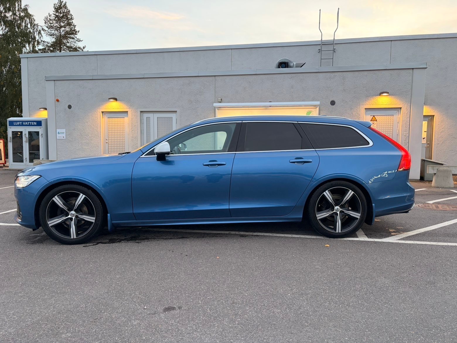 Volvo V90 D3 R Design 2019, bild 2/6
