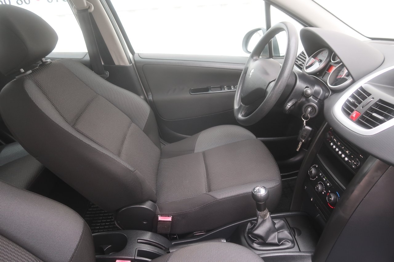Peugeot 207 HDi FAP 92 Active 2010, bild 7/10