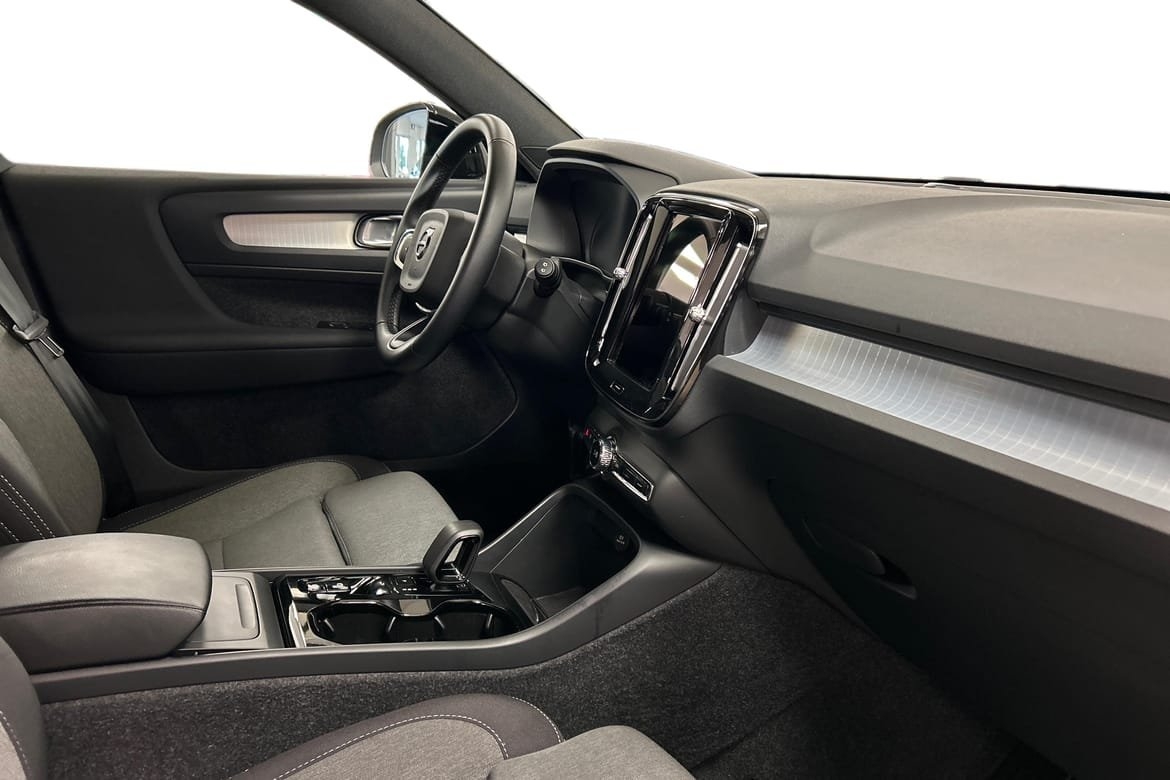 Volvo XC40 B3 FWD Bensin Plus Dark 2025, bild 7/10