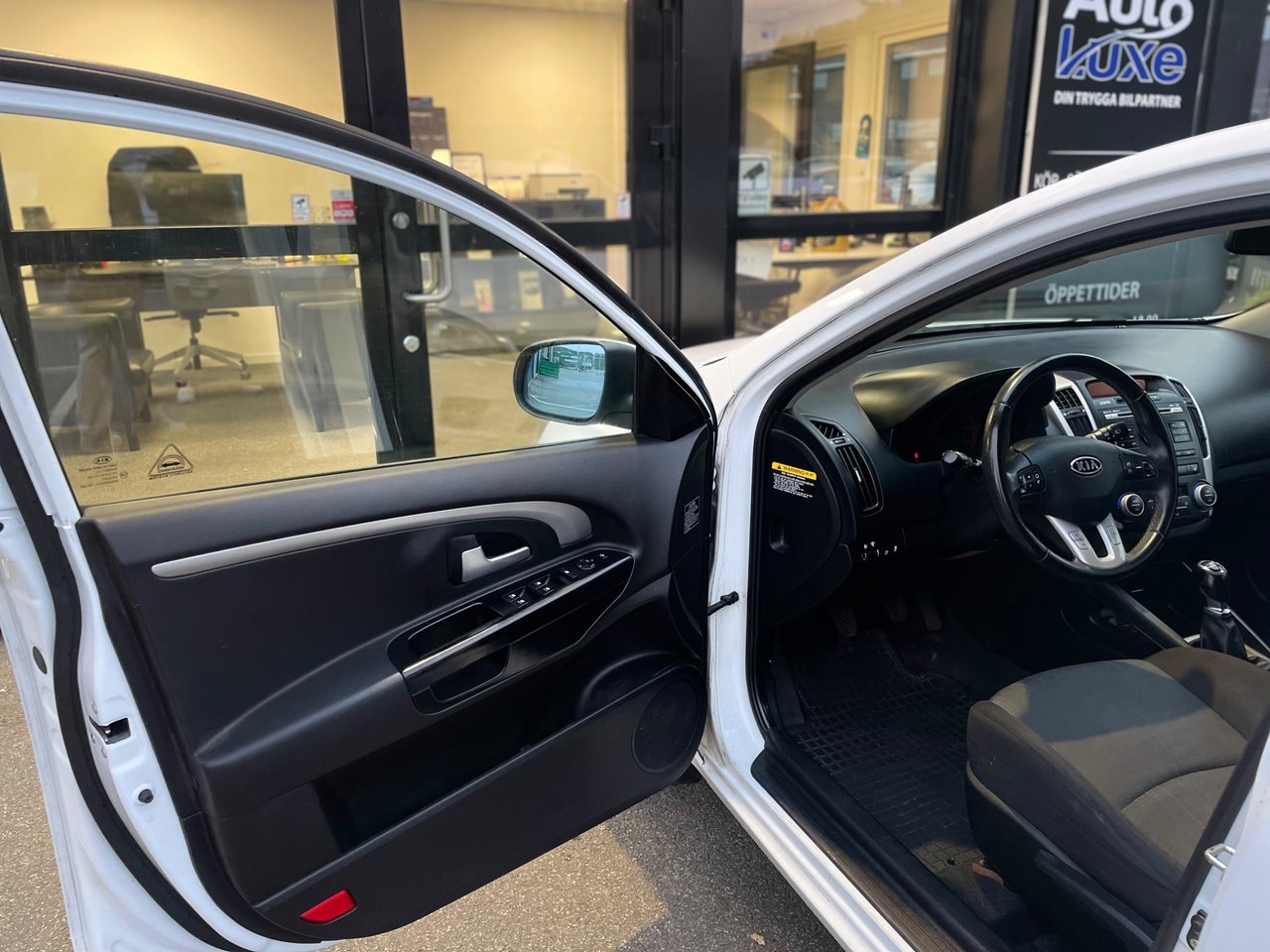 Kia Ceed cee'd_sw 1.6 CRDi 2011, bild 6/10
