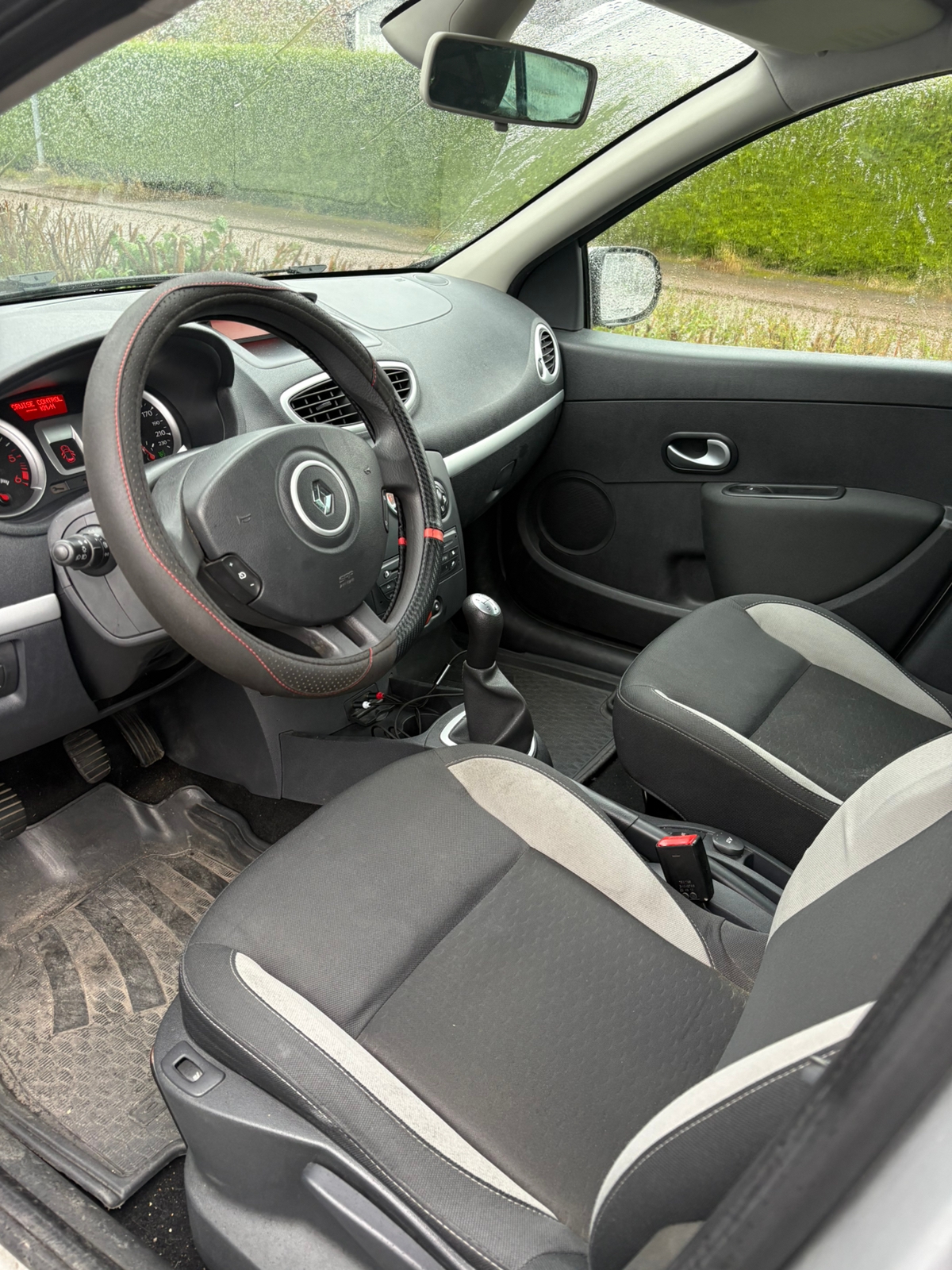 Renault Clio dCi 90 FAP 2011, bild 7/8