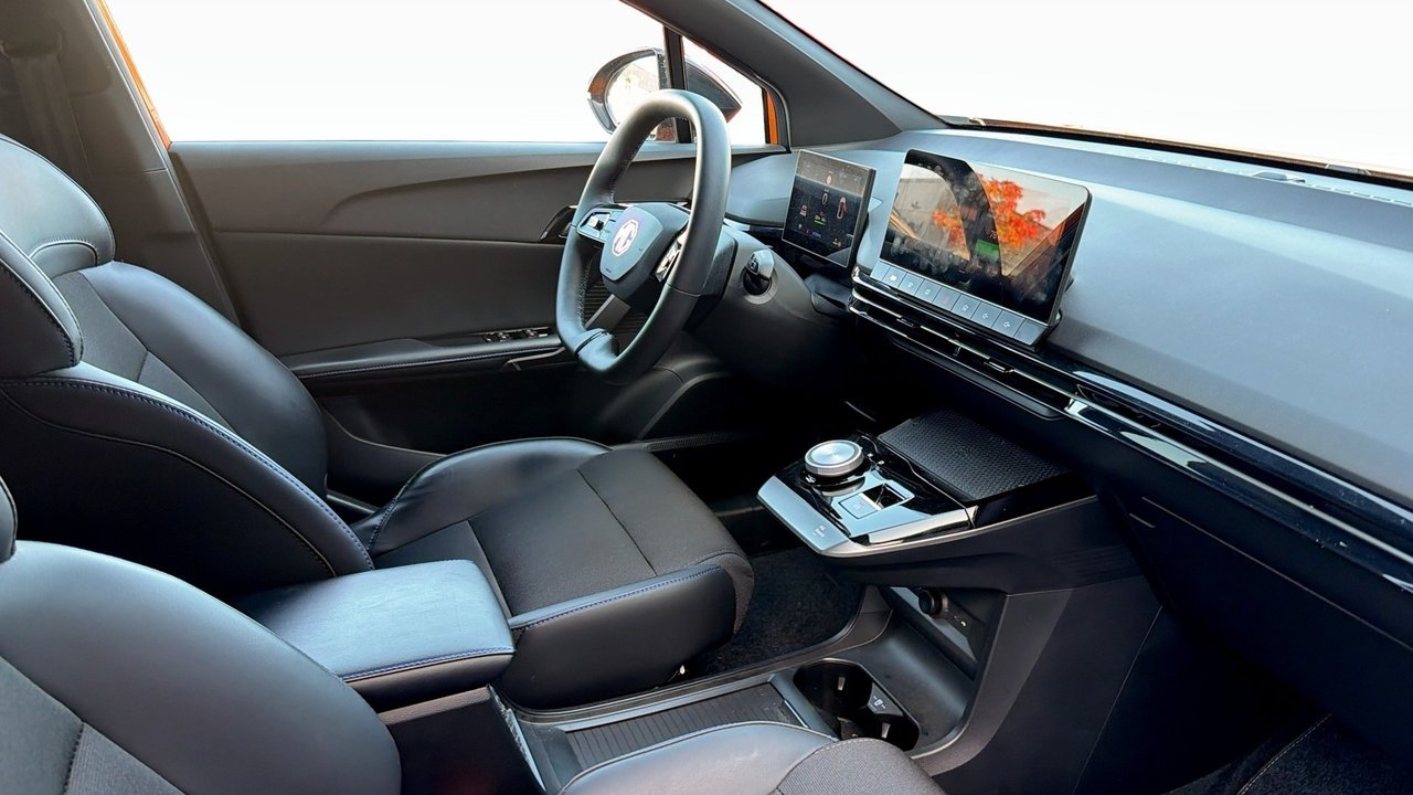 MG MG4 Luxury 2022, photo 3/9