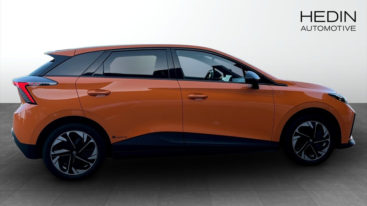 MG MG4 Luxury 2022, photo 6/9