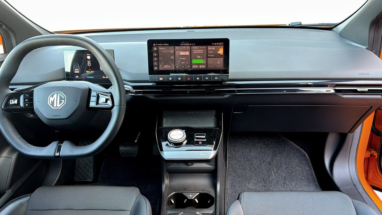 MG MG4 Luxury 2022, photo 4/9