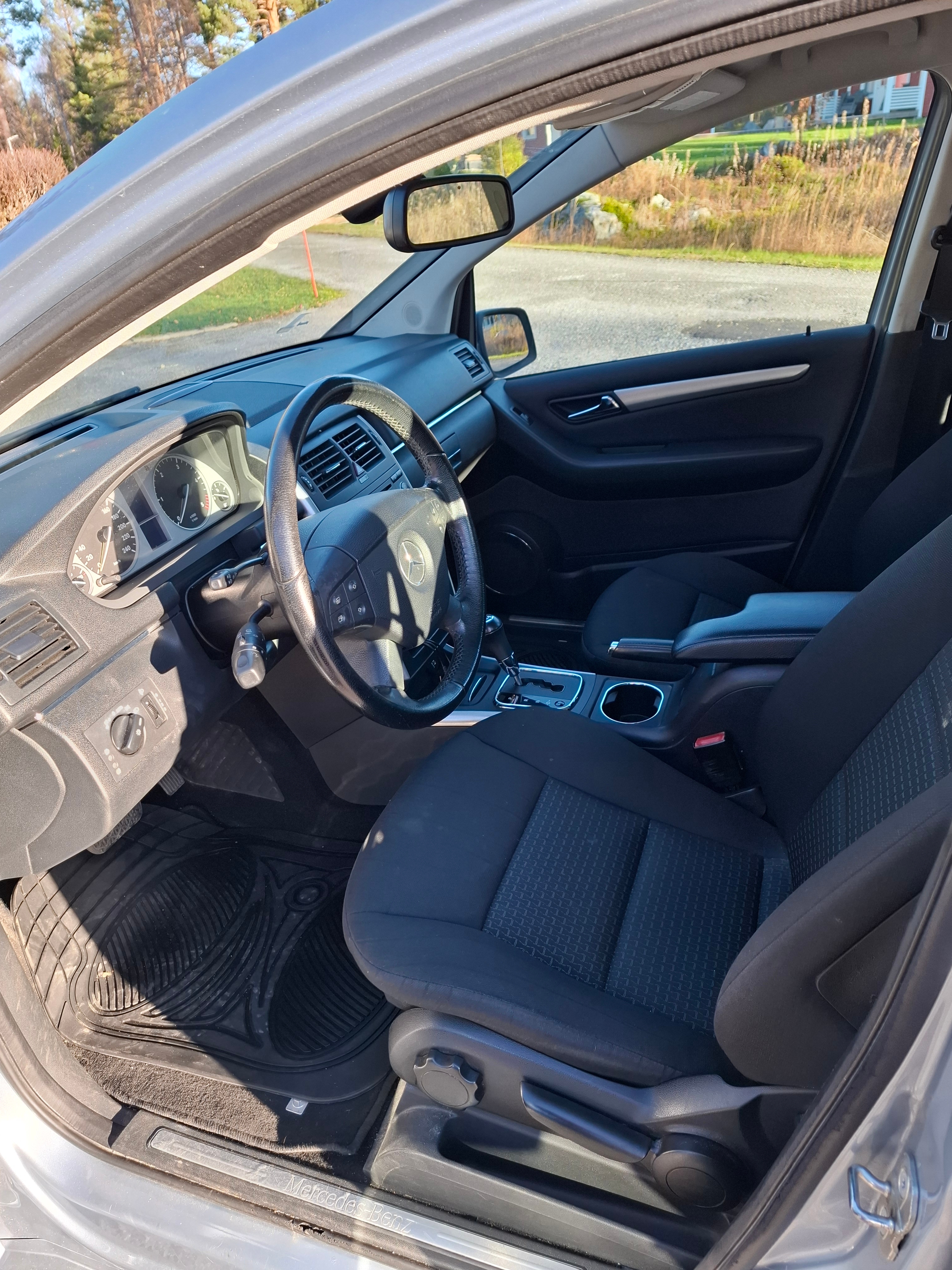 Mercedes-Benz B 200 CDI Autotronic 2009, bild 2/3