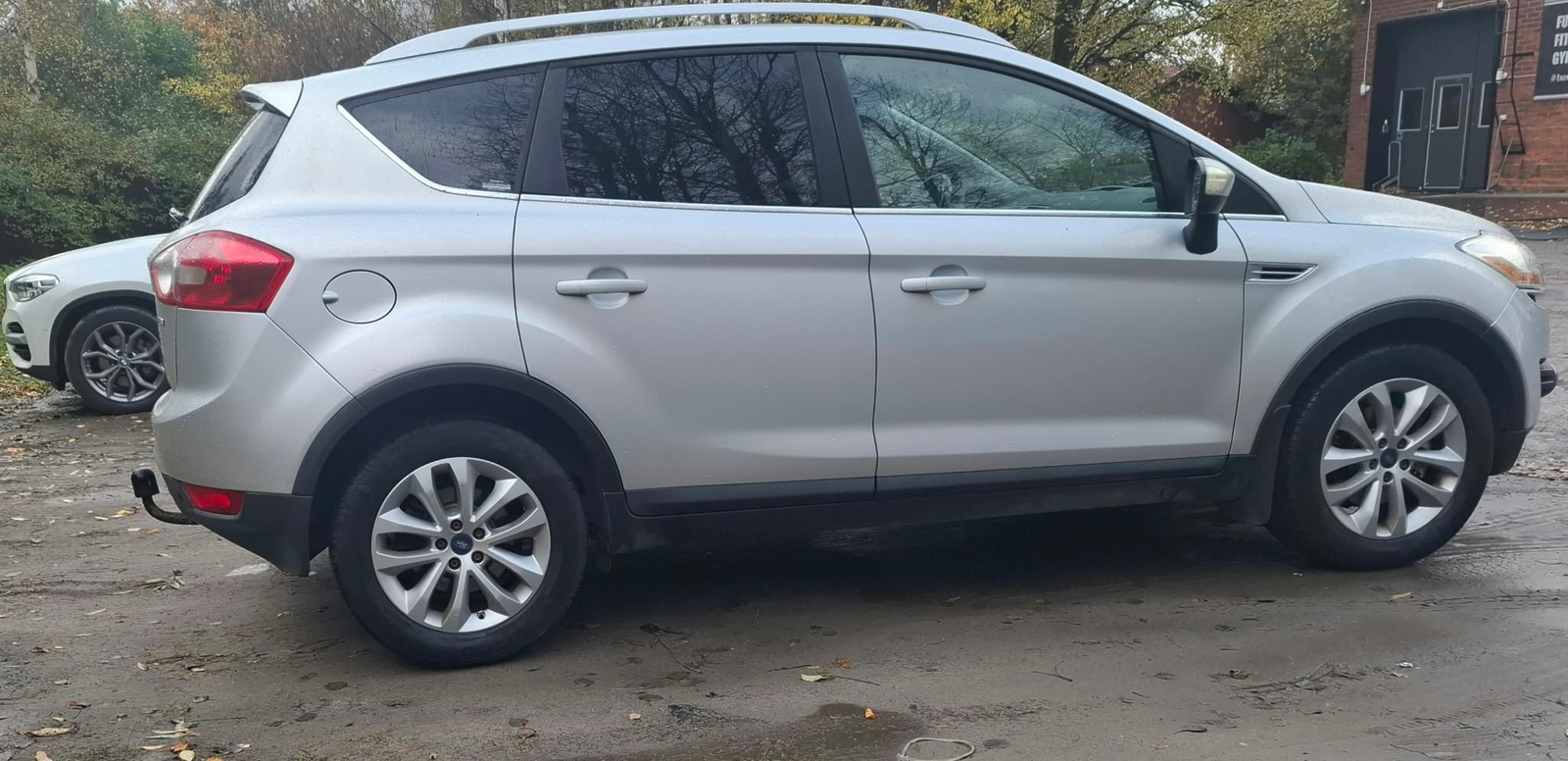 Ford Kuga 2.0 TDCi AWD Powershift 2011, bild 2/5