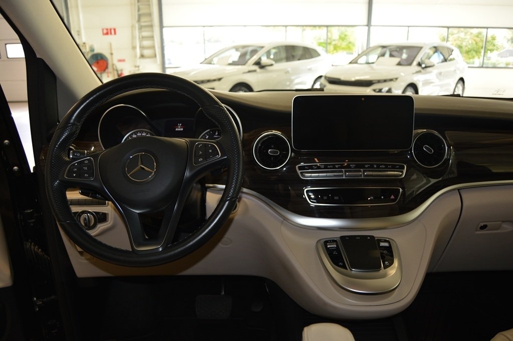 Mercedes-Benz V 2023, bild 7/9