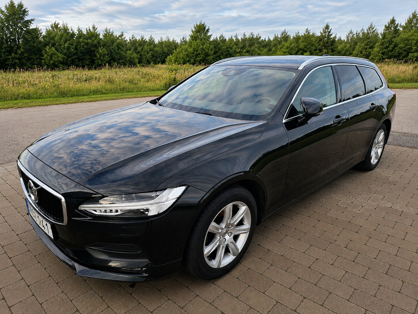 Volvo V90
