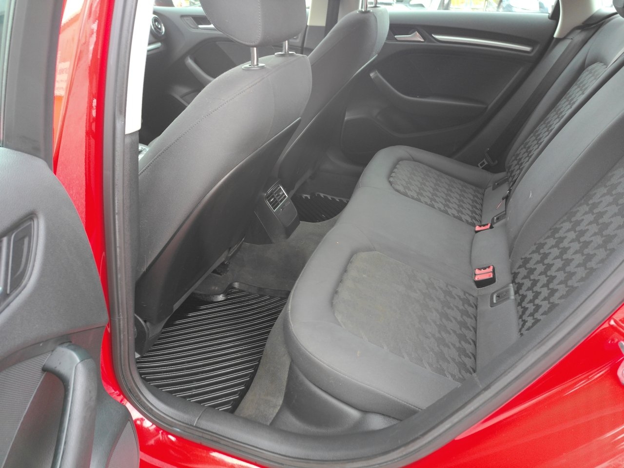 Audi A3 1.4 TFSI Attraction 2014, bild 6/10