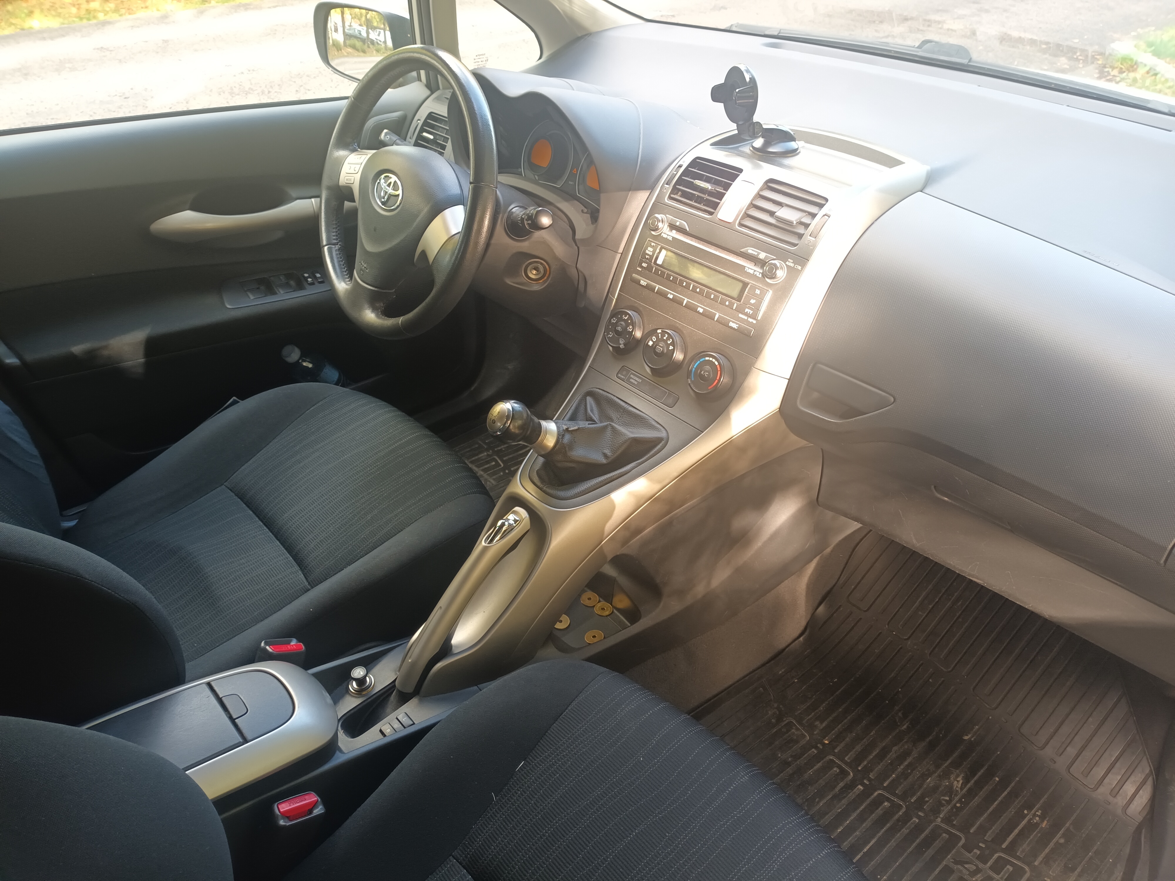 Toyota Auris 2008, bild 3/4