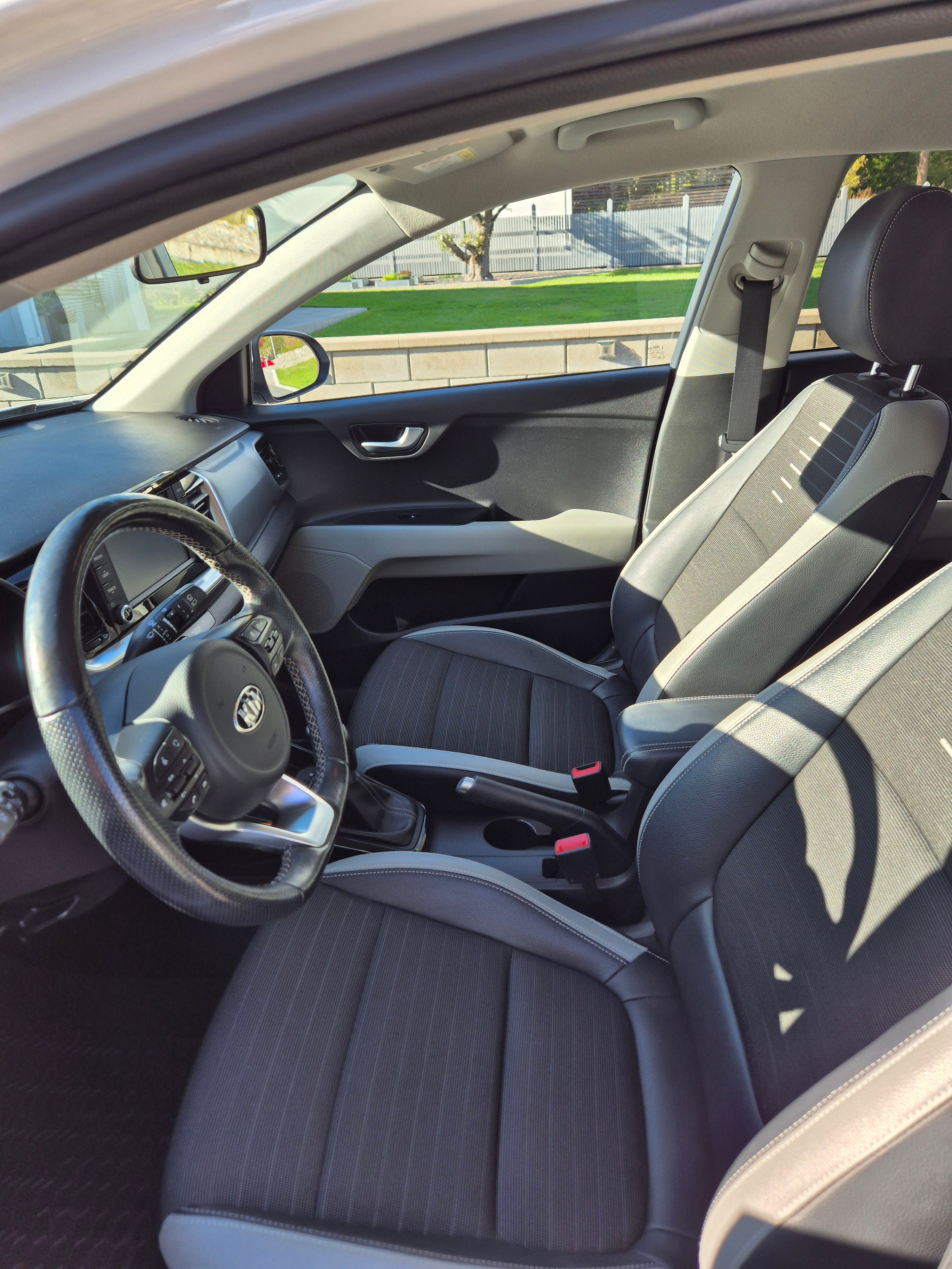 Kia Stonic 2018, bild 7/8