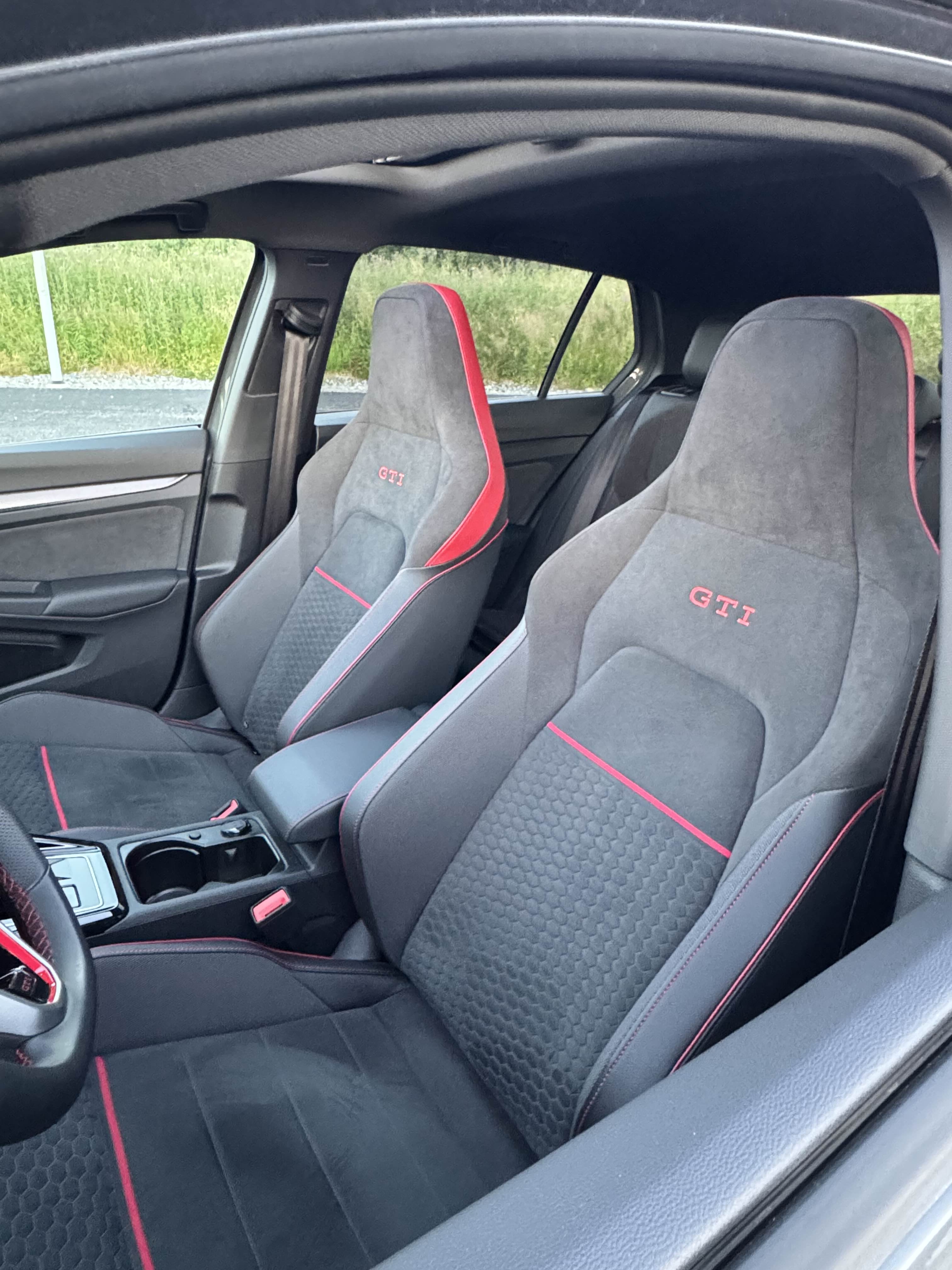 Volkswagen Golf GTI Clubsport 2025, photo 8/8