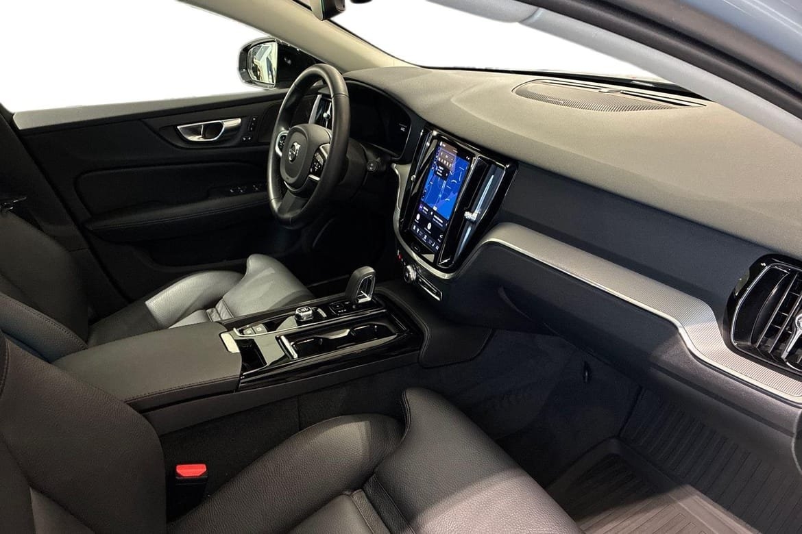 Volvo V60 T6 Plus Dark Edition 2025, bild 7/10