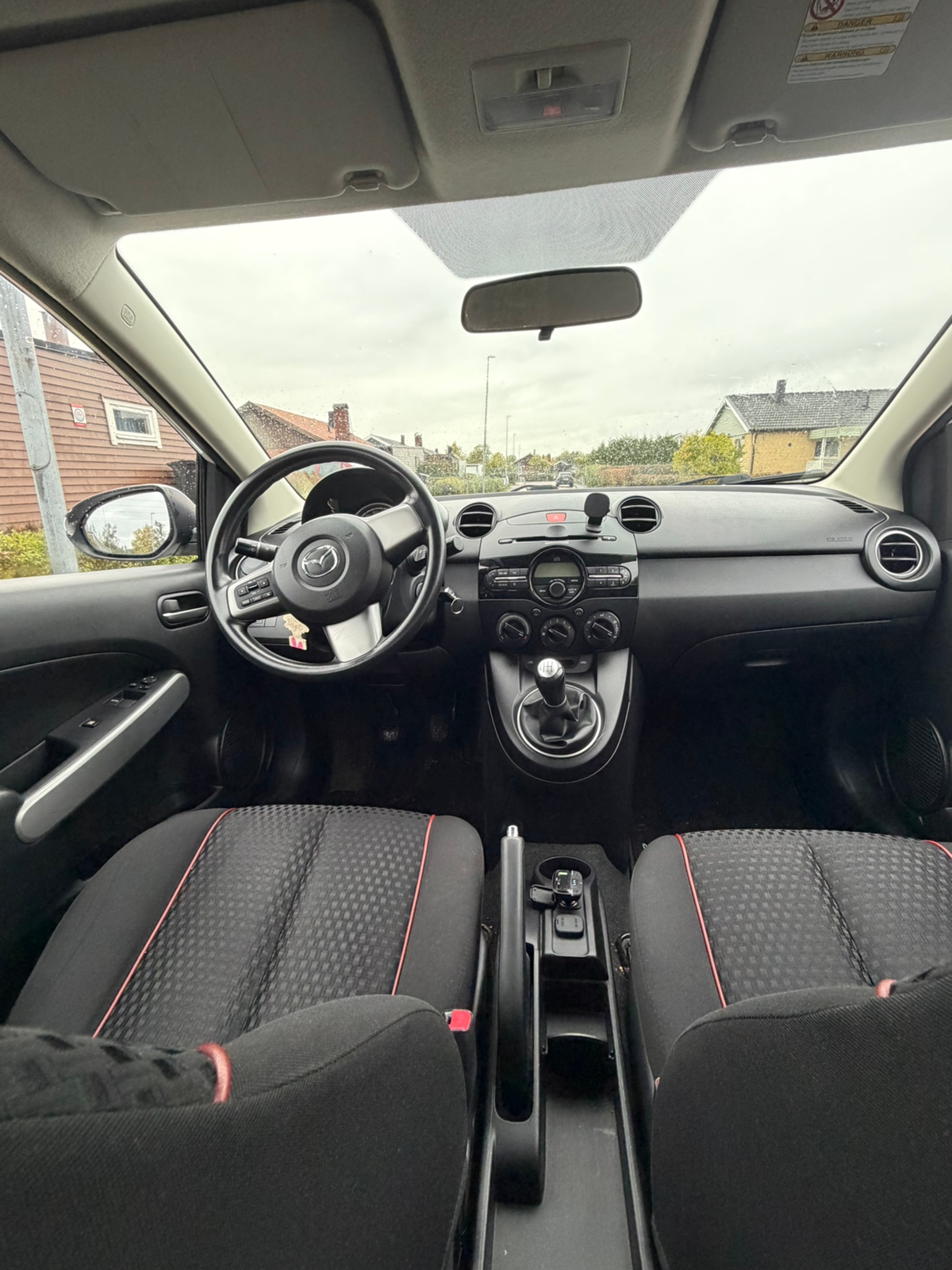 Mazda 2 5-dörrar 1.3 MZR Manuell 2012, bild 4/5