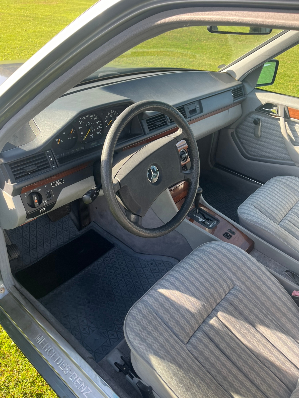 Mercedes-Benz 200 E 4G-Tronic 1991, bild 4/10