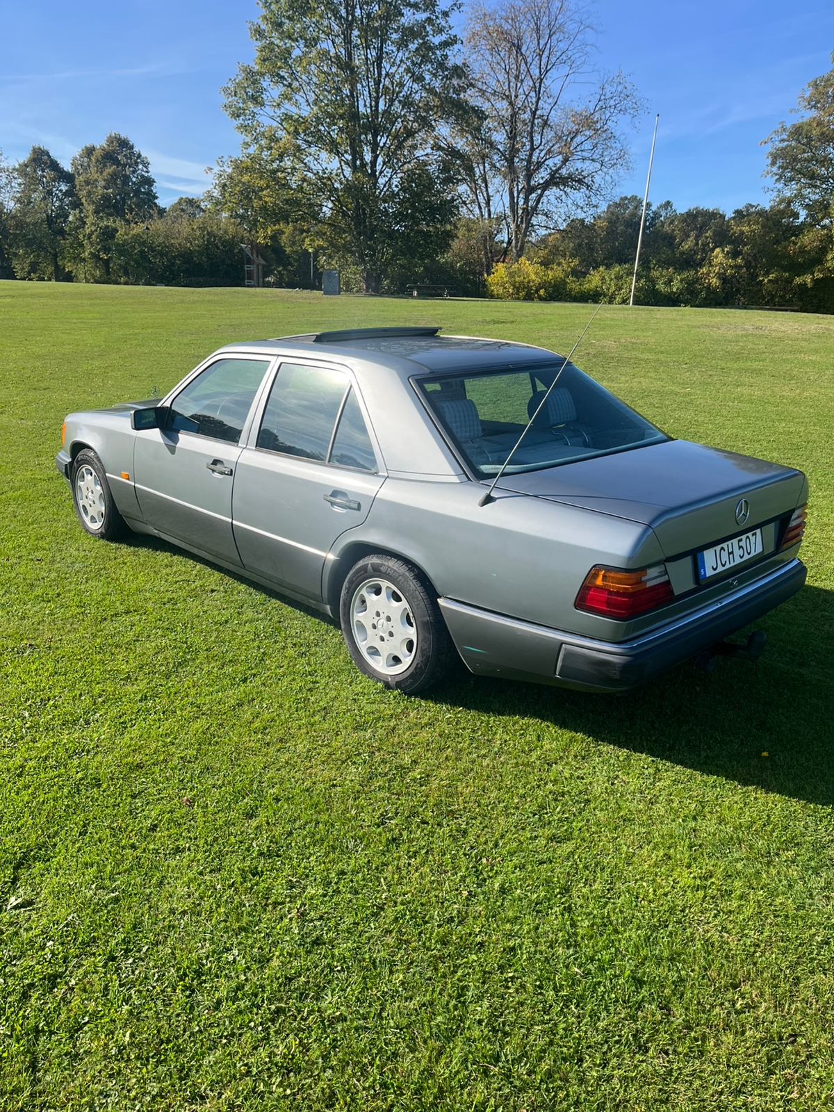 Mercedes-Benz 200 E 4G-Tronic 1991, bild 2/10