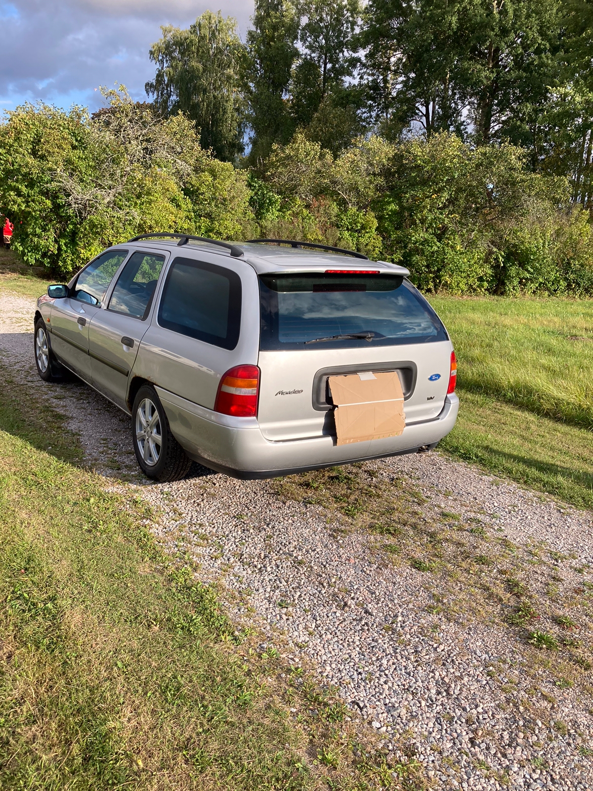 Ford Mondeo 2,0 i clx kombi 1995, bild 2/5