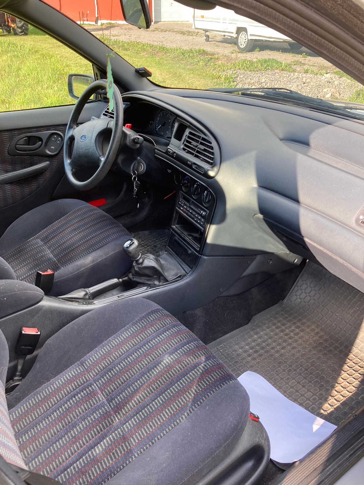Ford Mondeo 2,0 i clx kombi 1995, bild 4/5