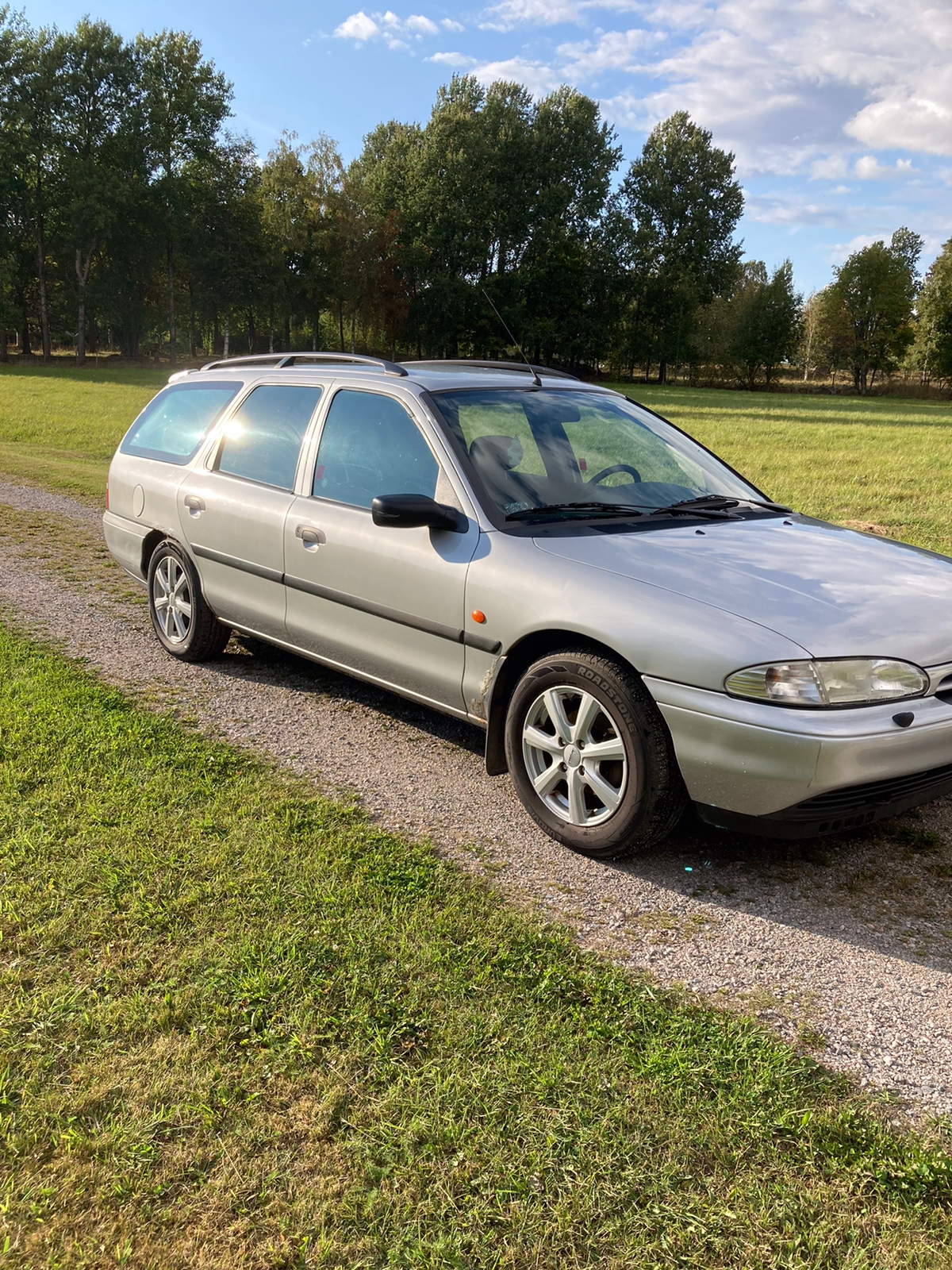 Ford Mondeo 2,0 i clx kombi 1995, bild 3/5