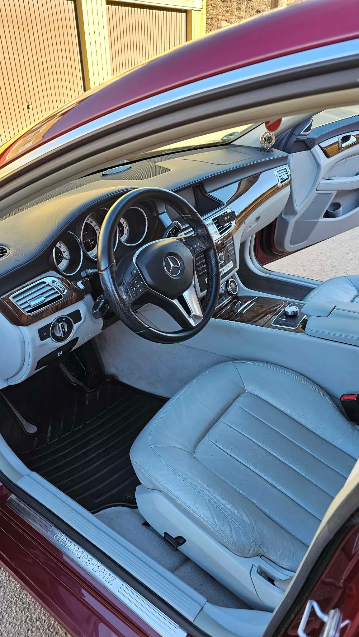 Mercedes-Benz CLS 350 2012, bild 2/5