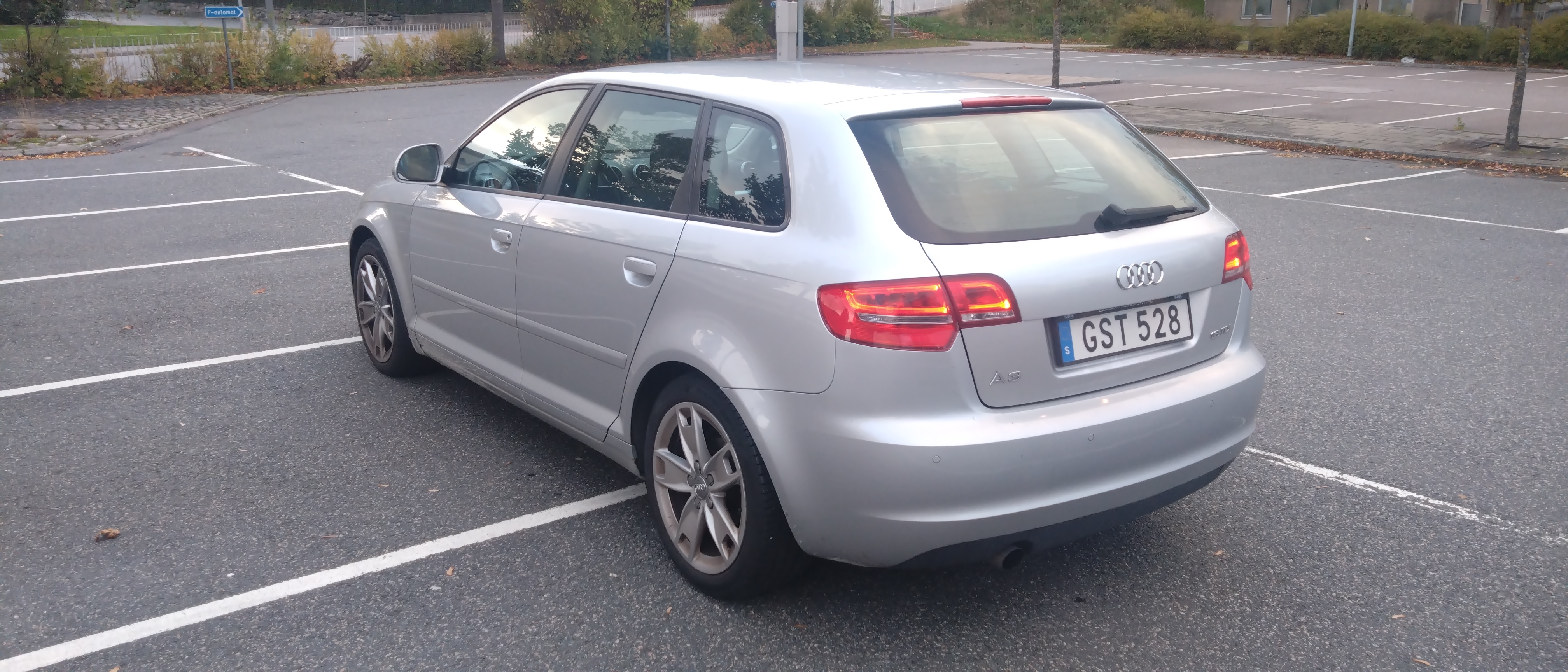 Audi A3 Sportback 1.6 TDI S Tronic 2010, bild 4/7