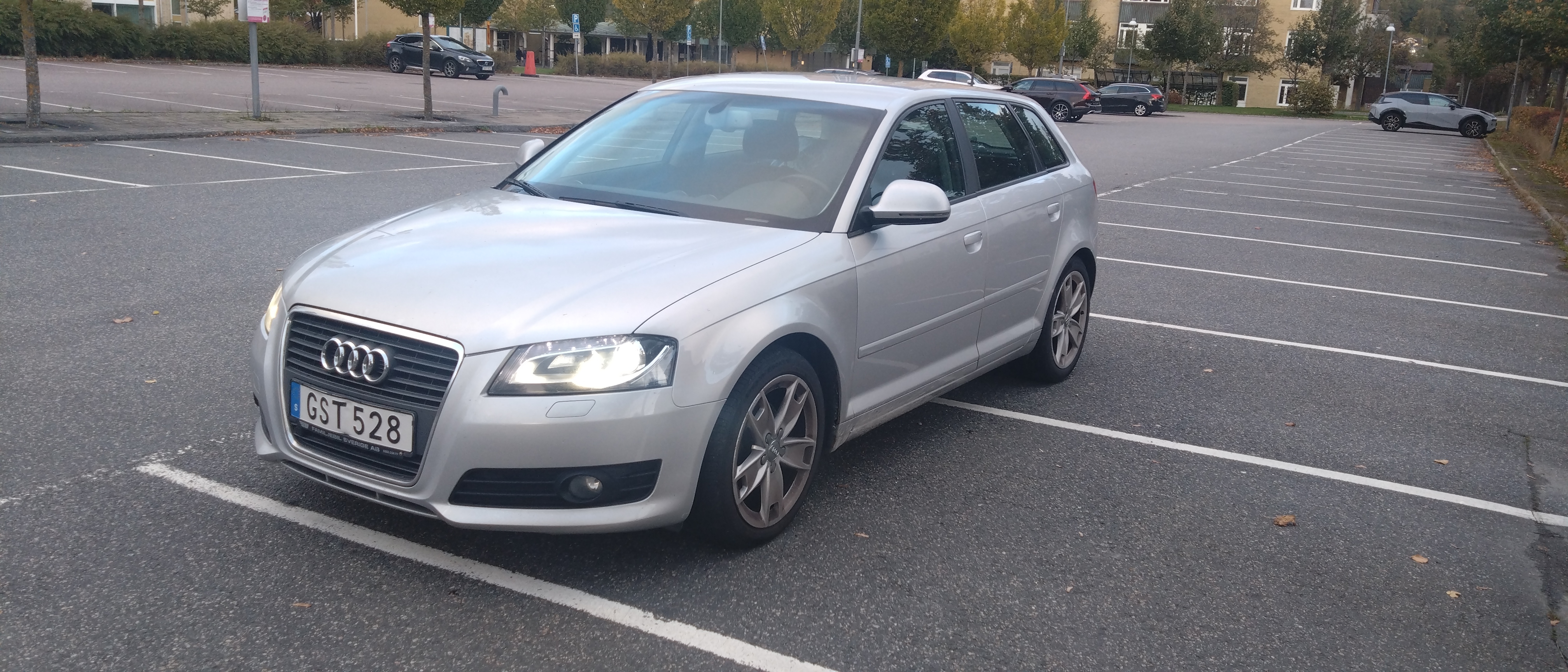 Audi A3 Sportback 1.6 TDI S Tronic 2010, bild 2/7