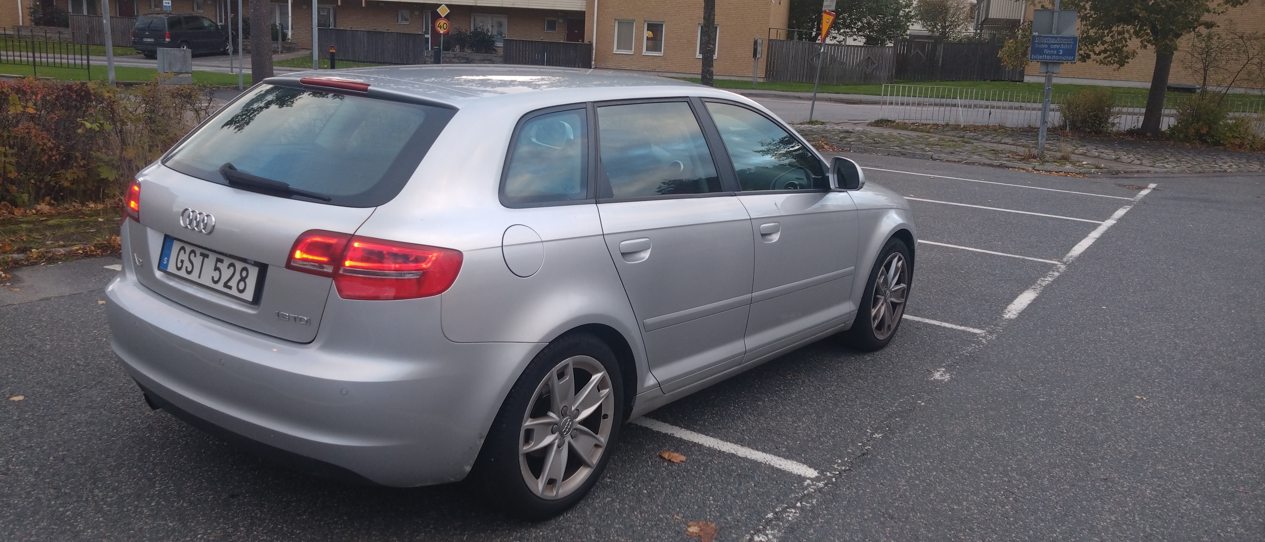 Audi A3 Sportback 1.6 TDI S Tronic 2010, bild 5/7
