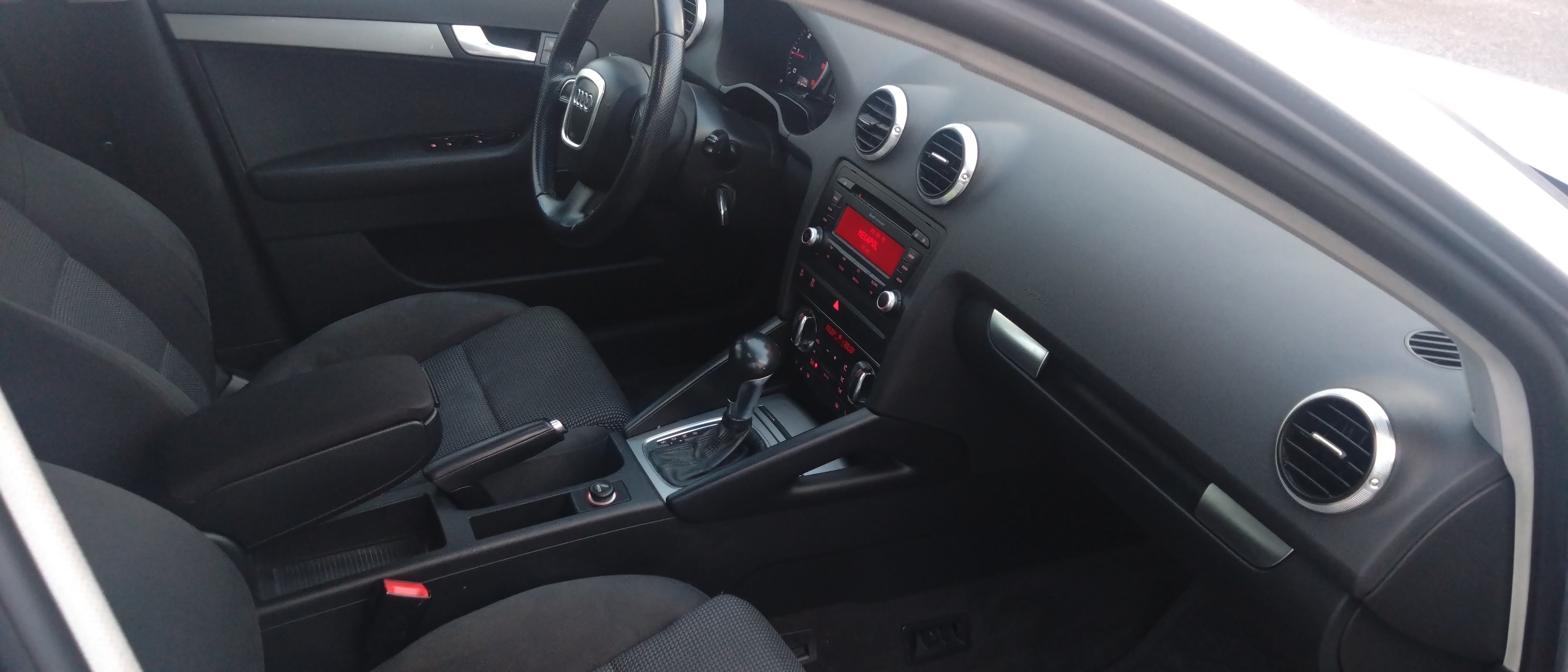 Audi A3 Sportback 1.6 TDI S Tronic 2010, bild 6/7