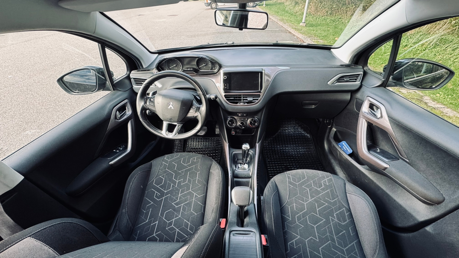 Peugeot 2008 1.2 VTi EGS 2015, bild 7/8
