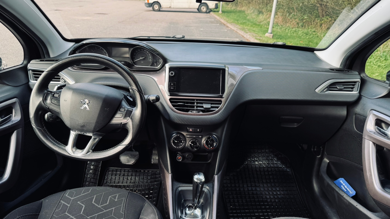Peugeot 2008 1.2 VTi EGS 2015, bild 6/8