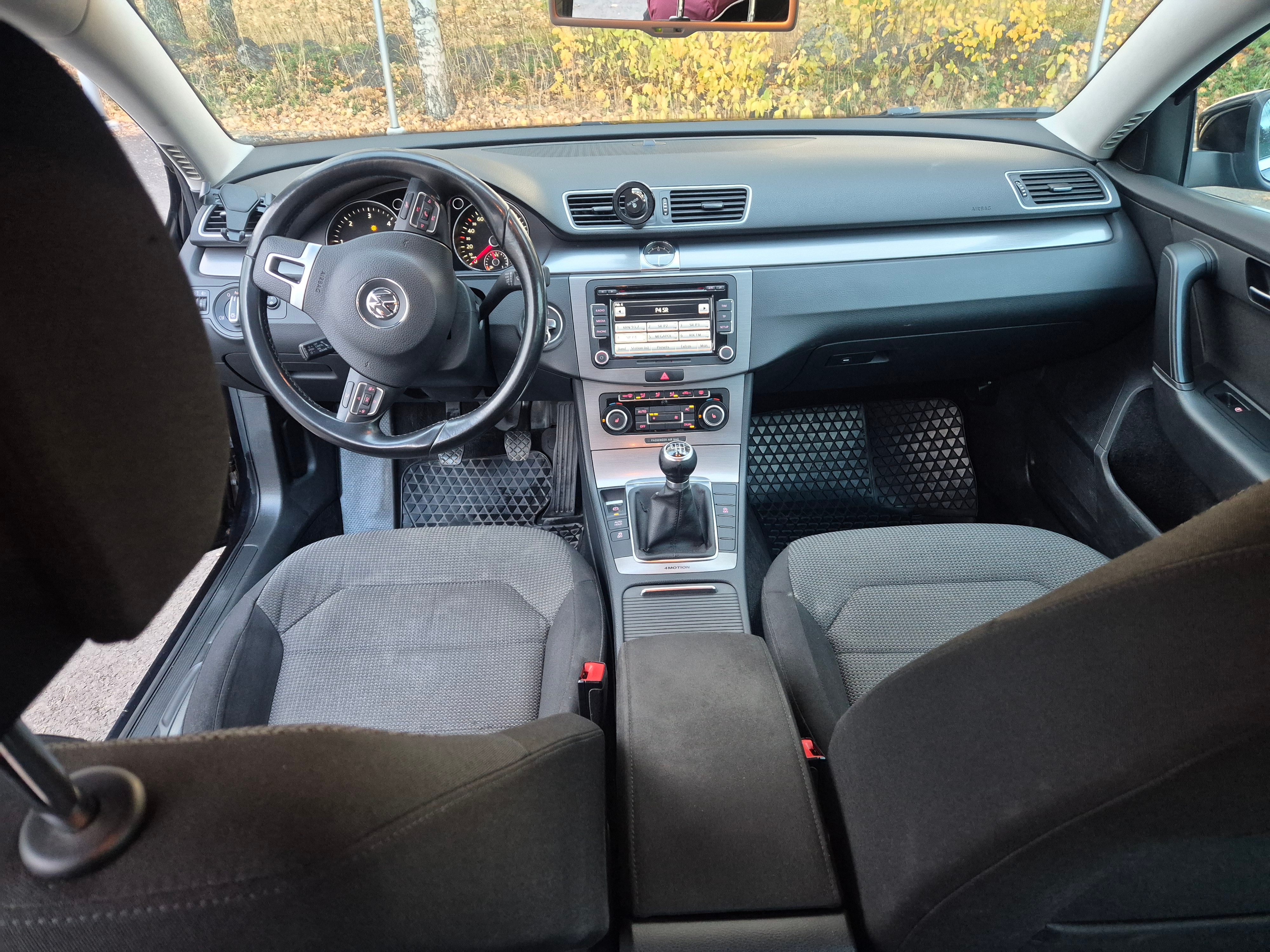 Volkswagen Passat 2011, bild 7/8